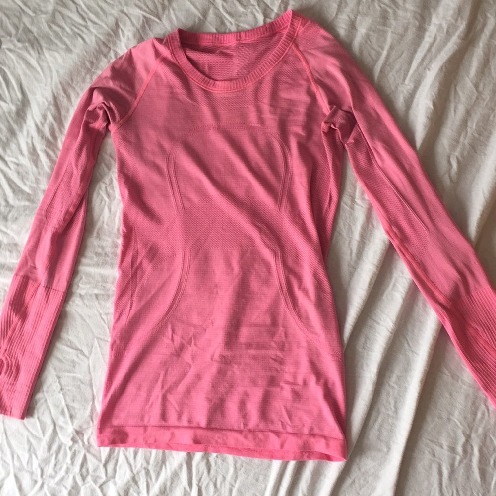 Lightly used Swiftly Tech Long Sleeve